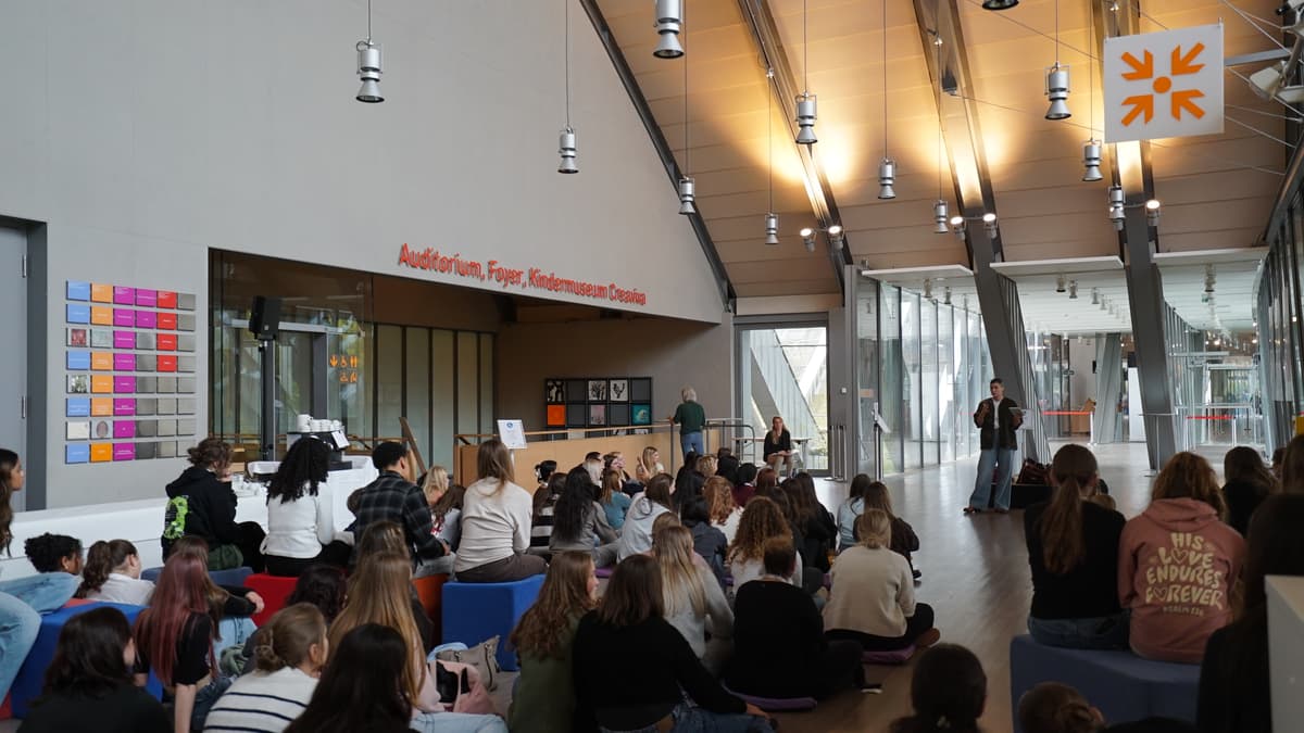 Information an Lernende auf Museumsstrasse