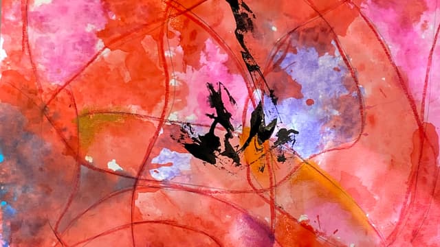 Dans une mer de fleurs rouges